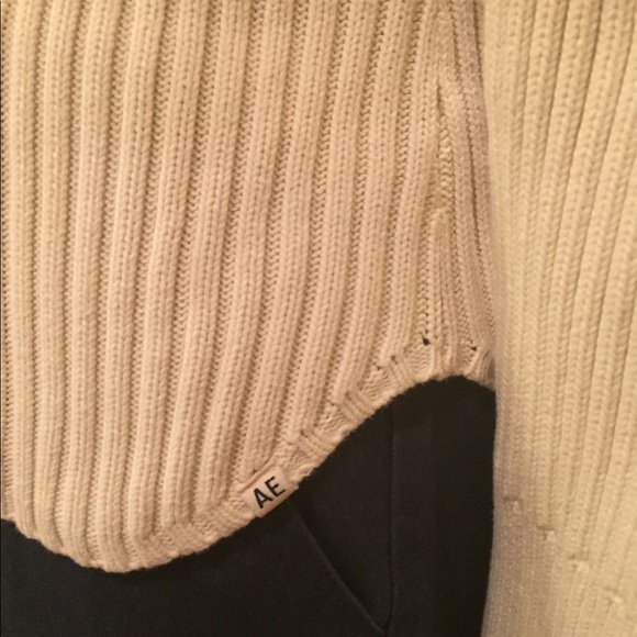 American Eagle cream turtleneck sweater - Picture 3 of 4